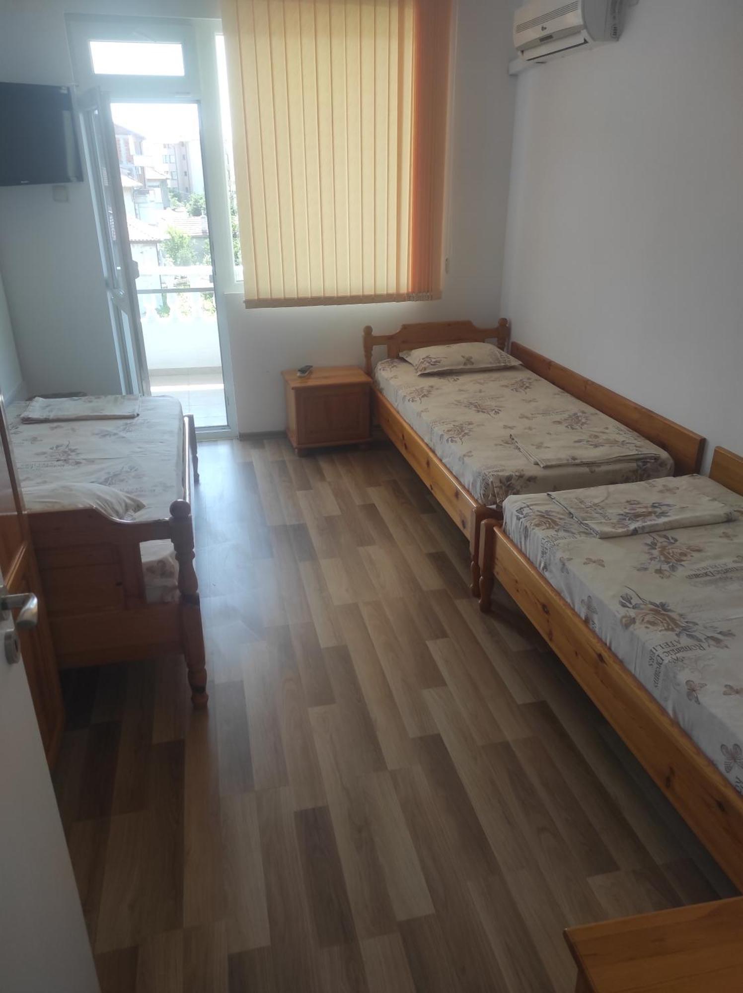 Kirovi House - Guest Rooms Tsarevo Rum bild